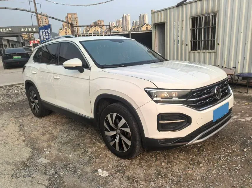 2019 Jeep Cherokee 2.0T 234HP L4 9AT,autocango,china used car exporter,china ev exporter,chinese used car exporter,chinese used ev exporter