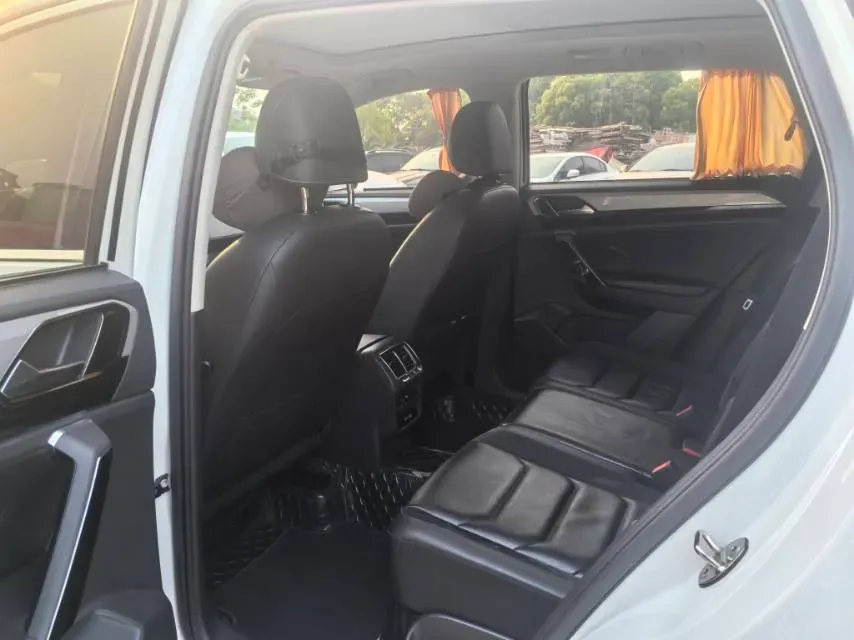 2019 Jeep Cherokee 2.0T 234HP L4 9AT,autocango,china used car exporter,china ev exporter,chinese used car exporter,chinese used ev exporter