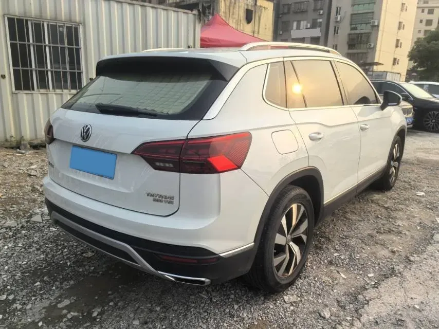 2019 Jeep Cherokee 2.0T 234HP L4 9AT,autocango,china used car exporter,china ev exporter,chinese used car exporter,chinese used ev exporter