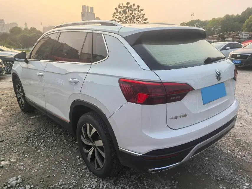 2019 Jeep Cherokee 2.0T 234HP L4 9AT,autocango,china used car exporter,china ev exporter,chinese used car exporter,chinese used ev exporter