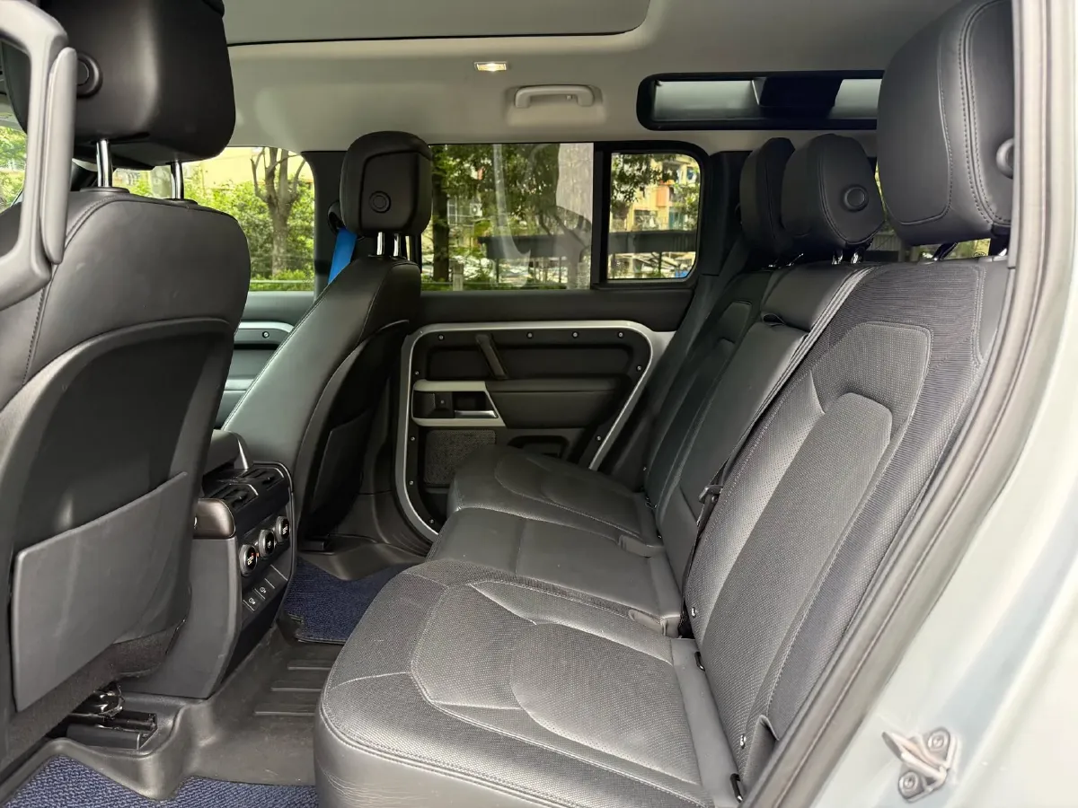 2022 Land Rover Defender 3.0T 400HP L6 8AT,autocango,china used car exporter,china ev exporter,chinese used car exporter,chinese used ev exporter