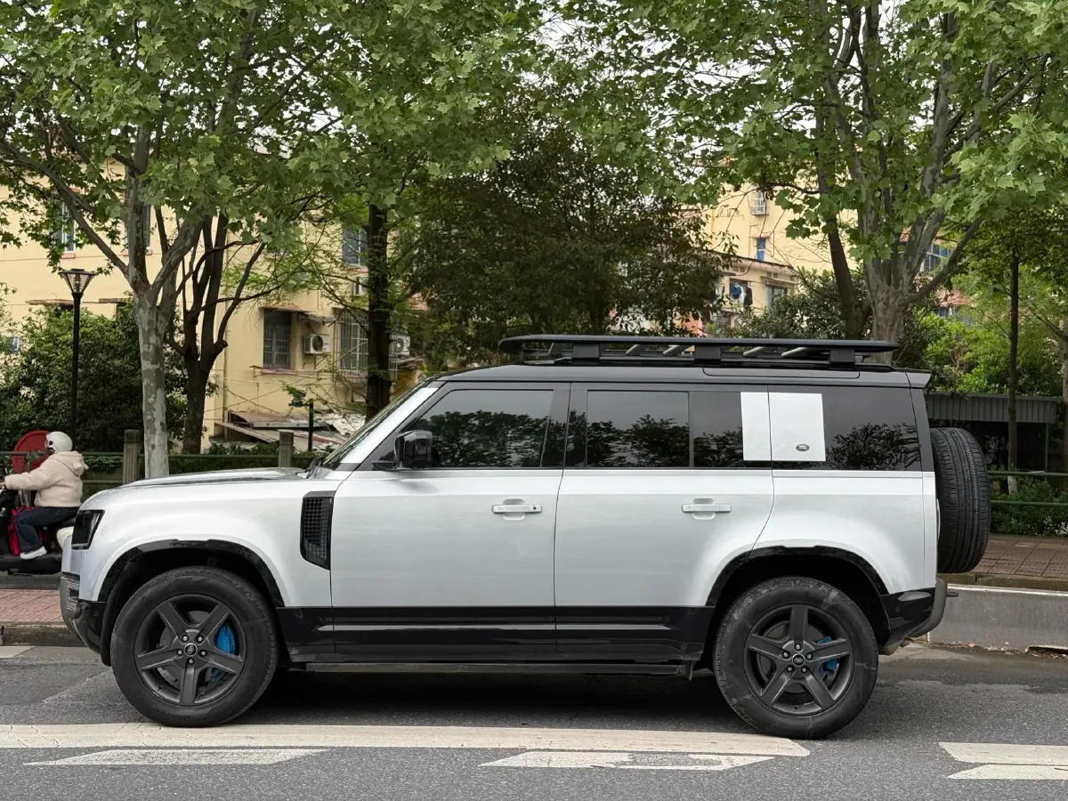 2022 Land Rover Defender 3.0T 400HP L6 8AT,autocango,china used car exporter,china ev exporter,chinese used car exporter,chinese used ev exporter