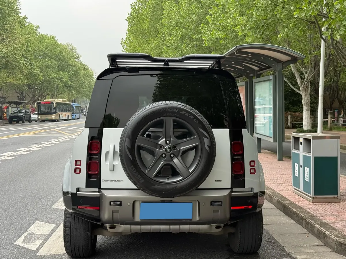 2022 Land Rover Defender 3.0T 400HP L6 8AT,autocango,china used car exporter,china ev exporter,chinese used car exporter,chinese used ev exporter