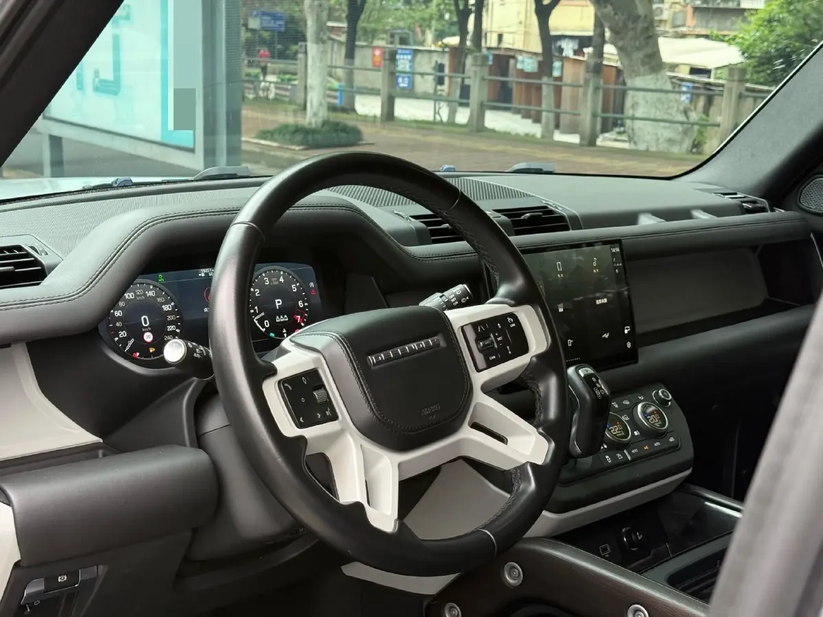 2022 Land Rover Defender 3.0T 400HP L6 8AT,autocango,china used car exporter,china ev exporter,chinese used car exporter,chinese used ev exporter