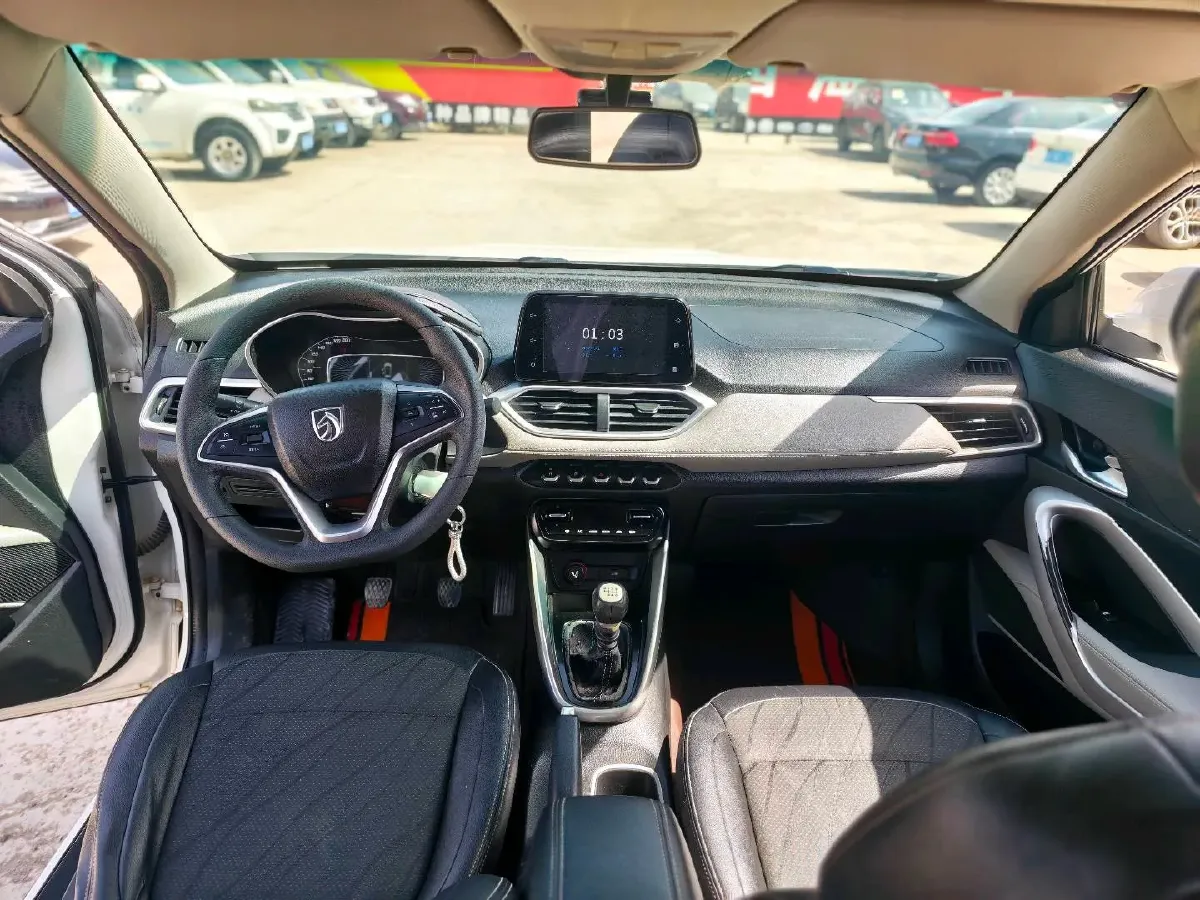 2017 BaoJun 310W 1.5L 105HP L4 6MT,autocango,china used car exporter,china ev exporter,chinese used car exporter,chinese used ev exporter