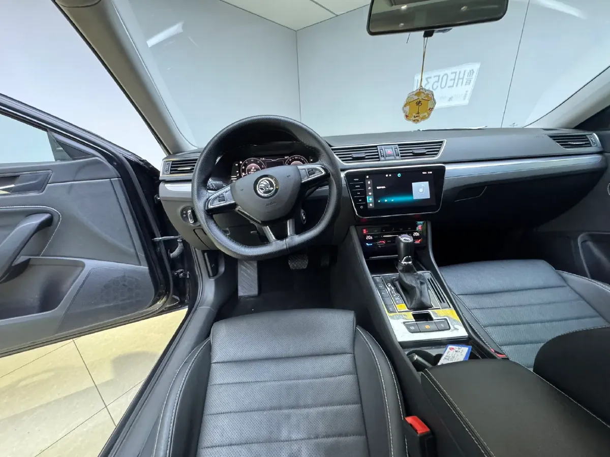 2022 Skoda Superb 1.4T 150HP L4 7DCT,autocango,china used car exporter,china ev exporter,chinese used car exporter,chinese used ev exporter