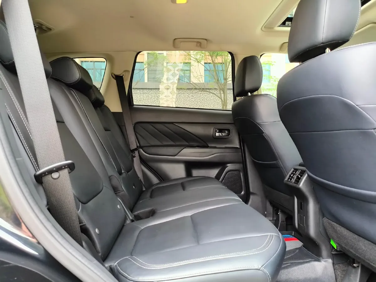 2019 Mitsubishi Outlander 2.4L 192HP L4 CVT,autocango,china used car exporter,china ev exporter,chinese used car exporter,chinese used ev exporter