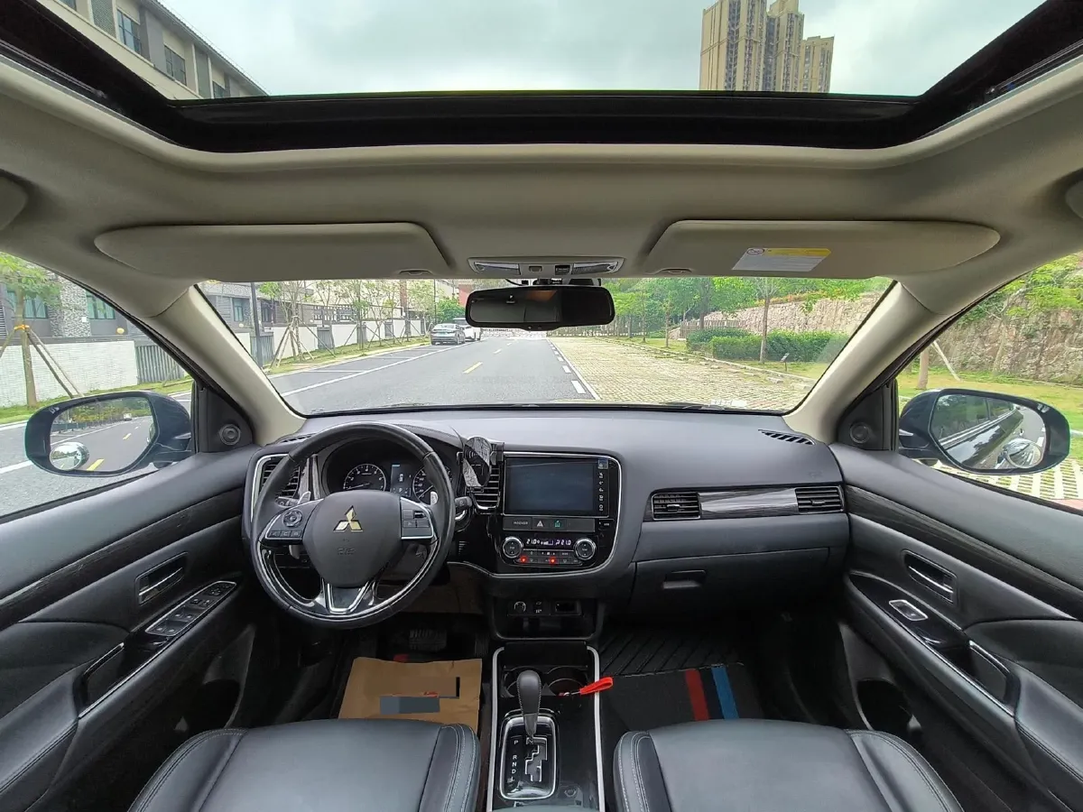 2019 Mitsubishi Outlander 2.4L 192HP L4 CVT,autocango,china used car exporter,china ev exporter,chinese used car exporter,chinese used ev exporter