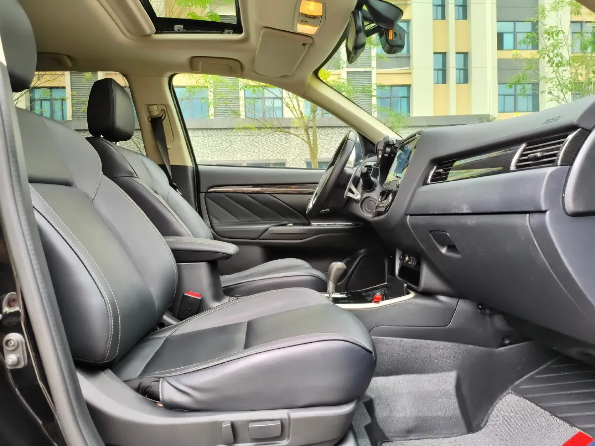 2019 Mitsubishi Outlander 2.4L 192HP L4 CVT,autocango,china used car exporter,china ev exporter,chinese used car exporter,chinese used ev exporter