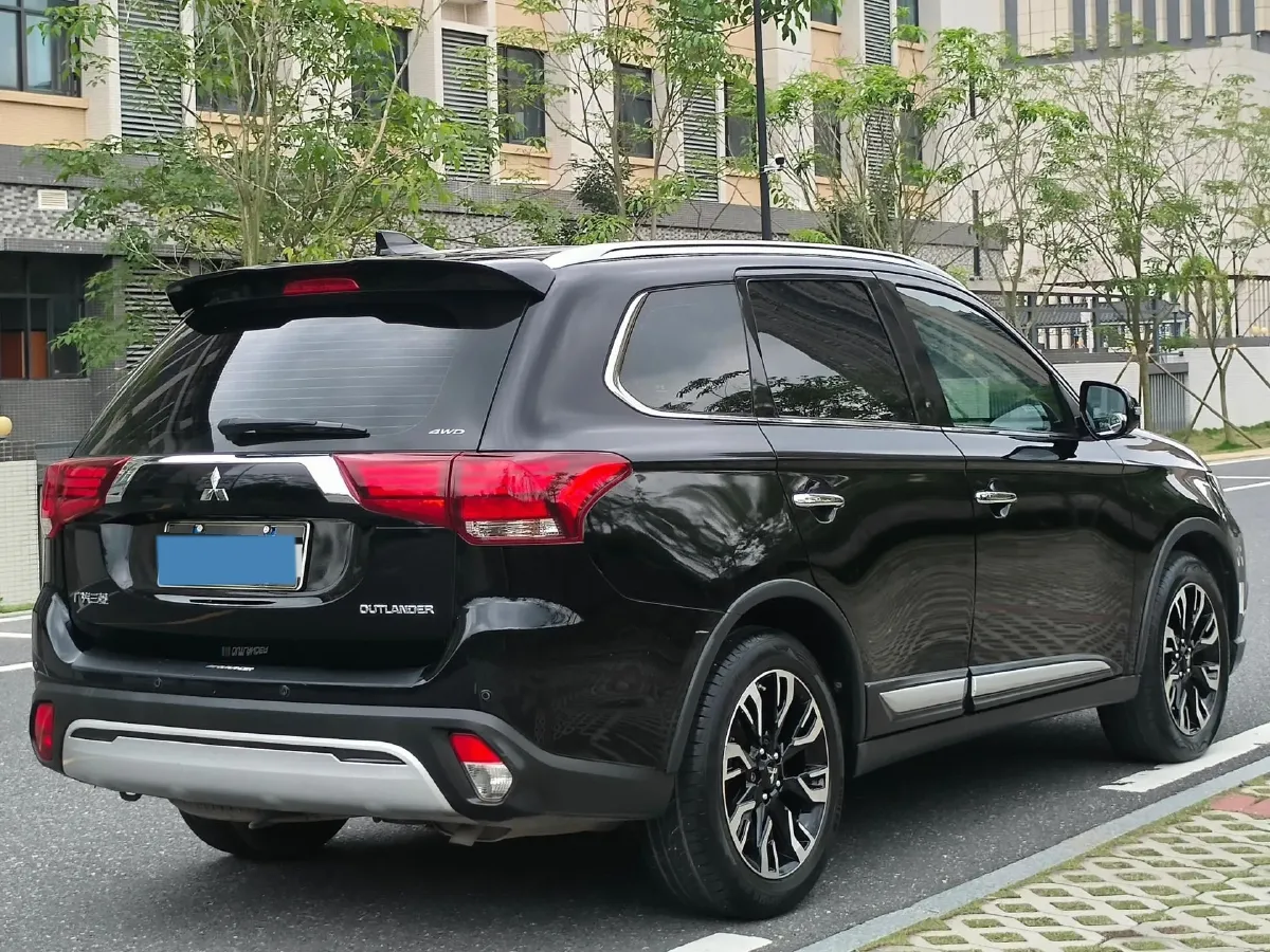 2019 Mitsubishi Outlander 2.4L 192HP L4 CVT,autocango,china used car exporter,china ev exporter,chinese used car exporter,chinese used ev exporter