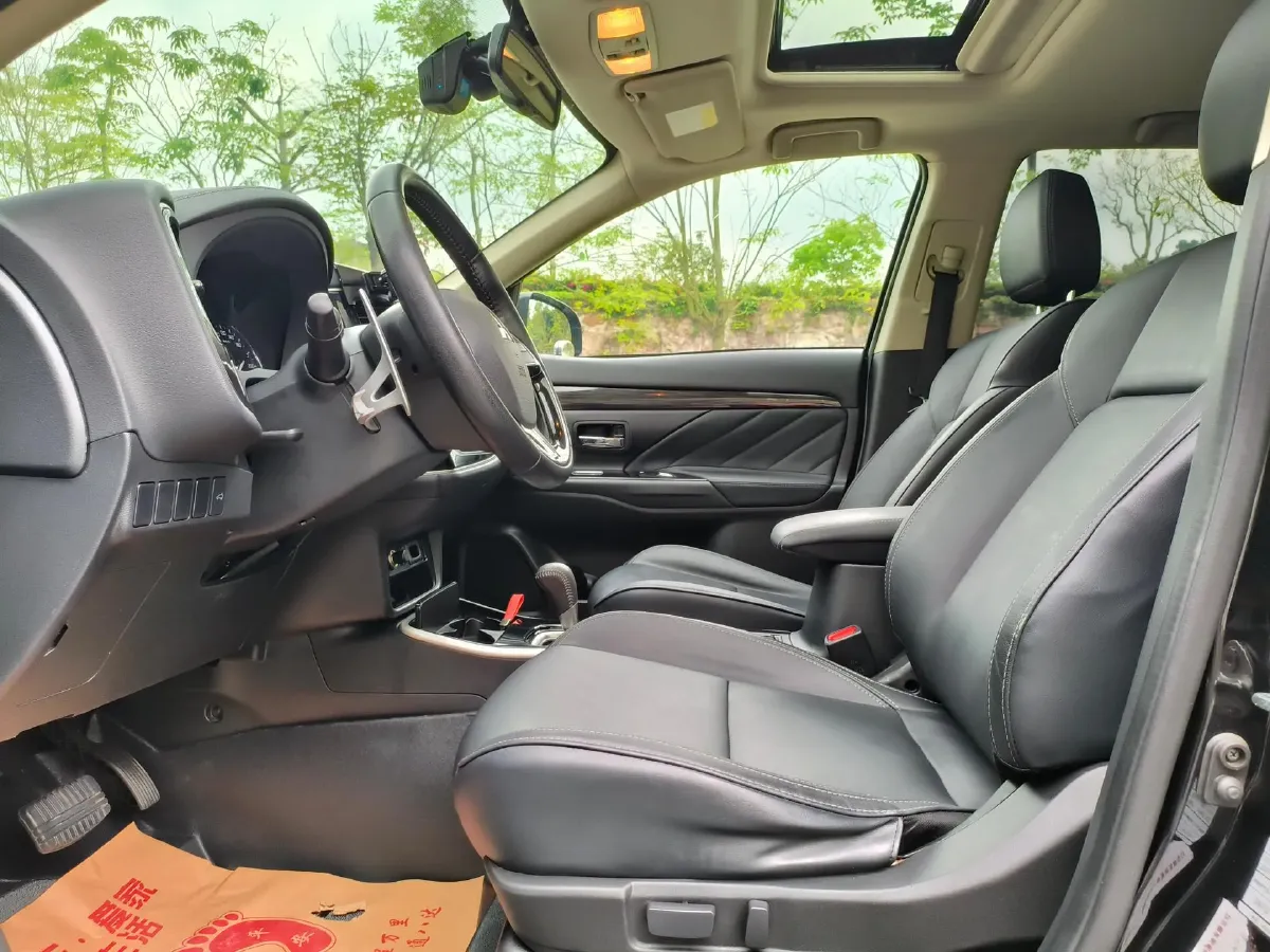 2019 Mitsubishi Outlander 2.4L 192HP L4 CVT,autocango,china used car exporter,china ev exporter,chinese used car exporter,chinese used ev exporter