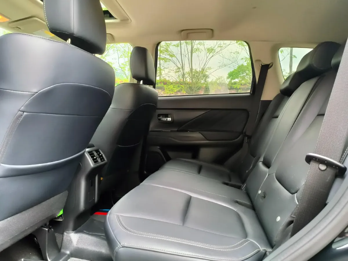 2019 Mitsubishi Outlander 2.4L 192HP L4 CVT,autocango,china used car exporter,china ev exporter,chinese used car exporter,chinese used ev exporter