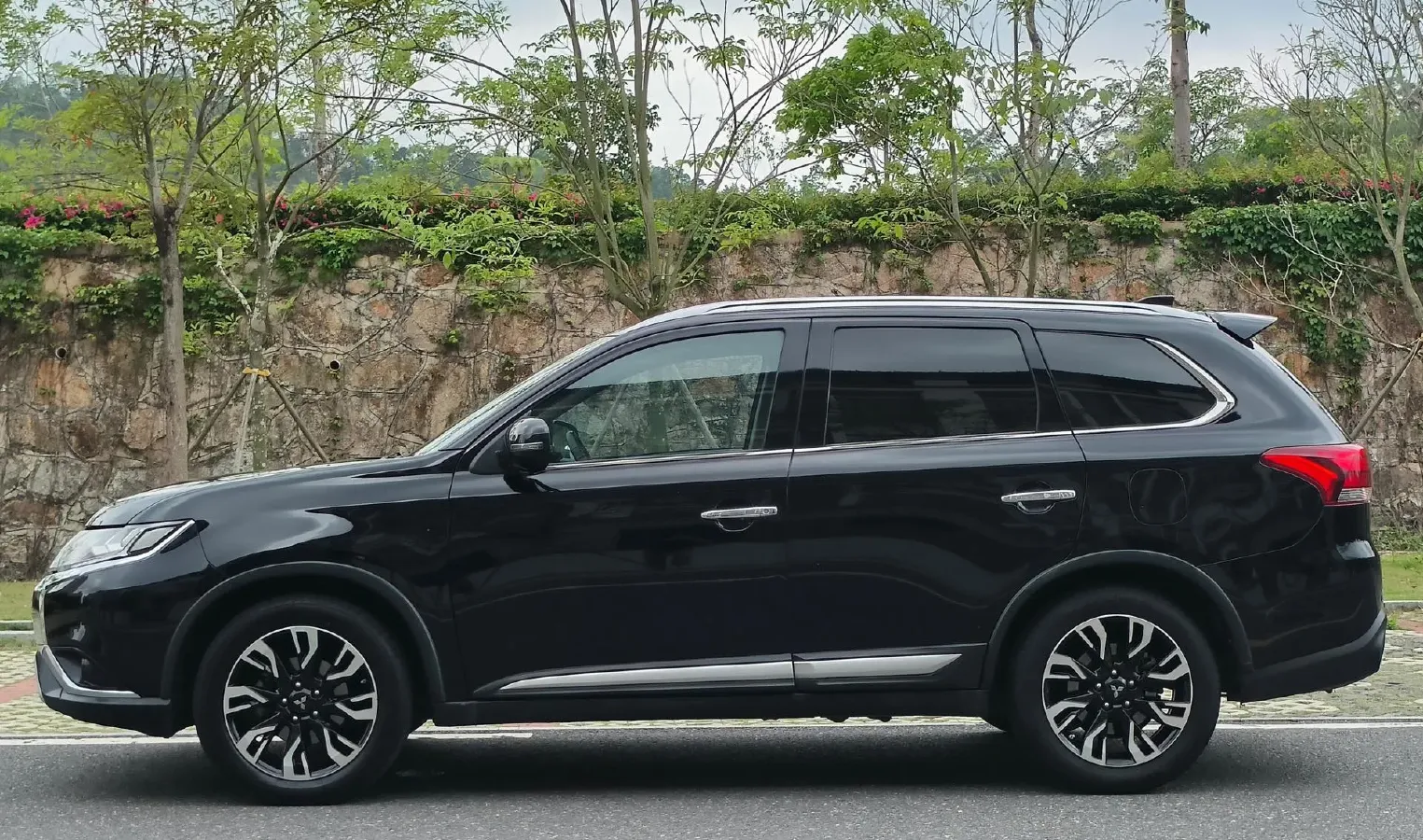 2019 Mitsubishi Outlander 2.4L 192HP L4 CVT,autocango,china used car exporter,china ev exporter,chinese used car exporter,chinese used ev exporter