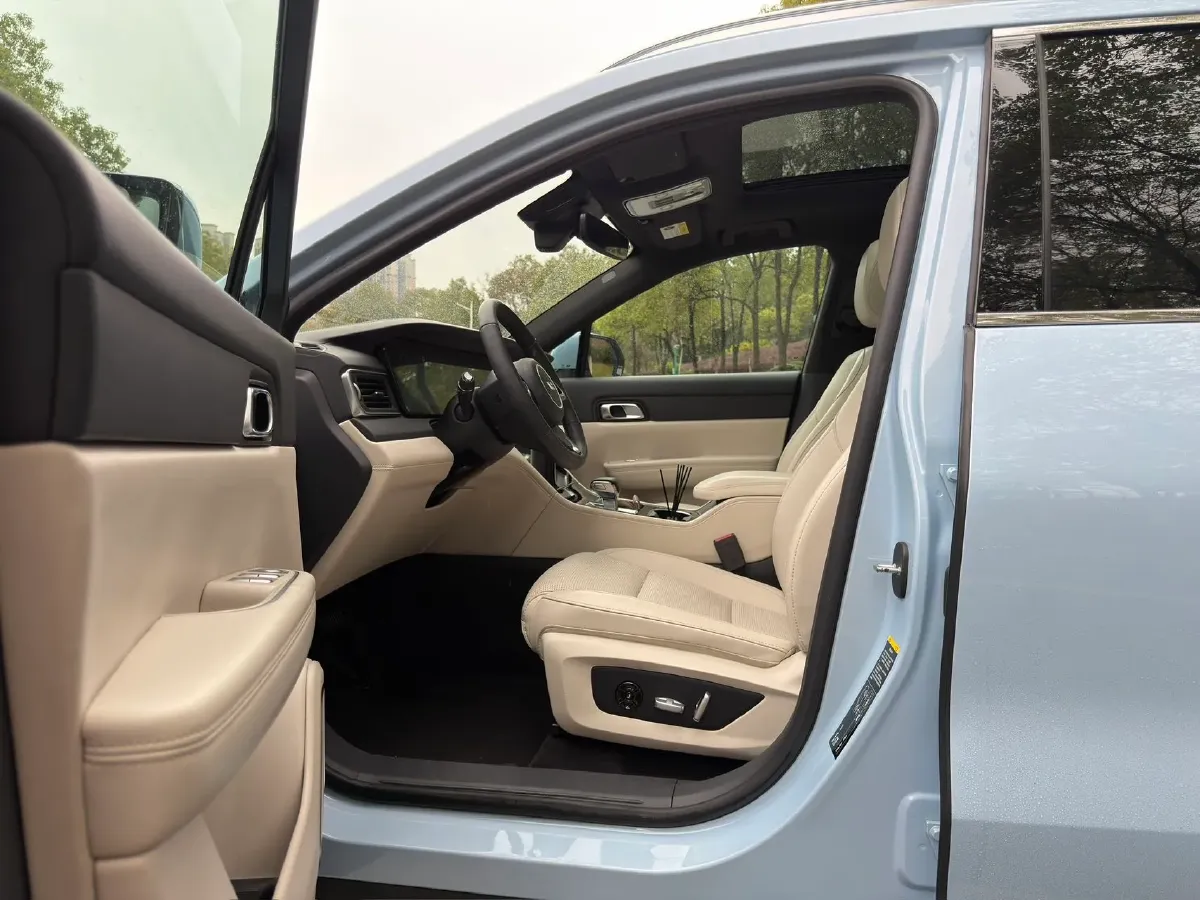 2021 Li ONE Range Extended 131HP REEV 40.5KWH,autocango,china used car exporter,china ev exporter,chinese used car exporter,chinese used ev exporter