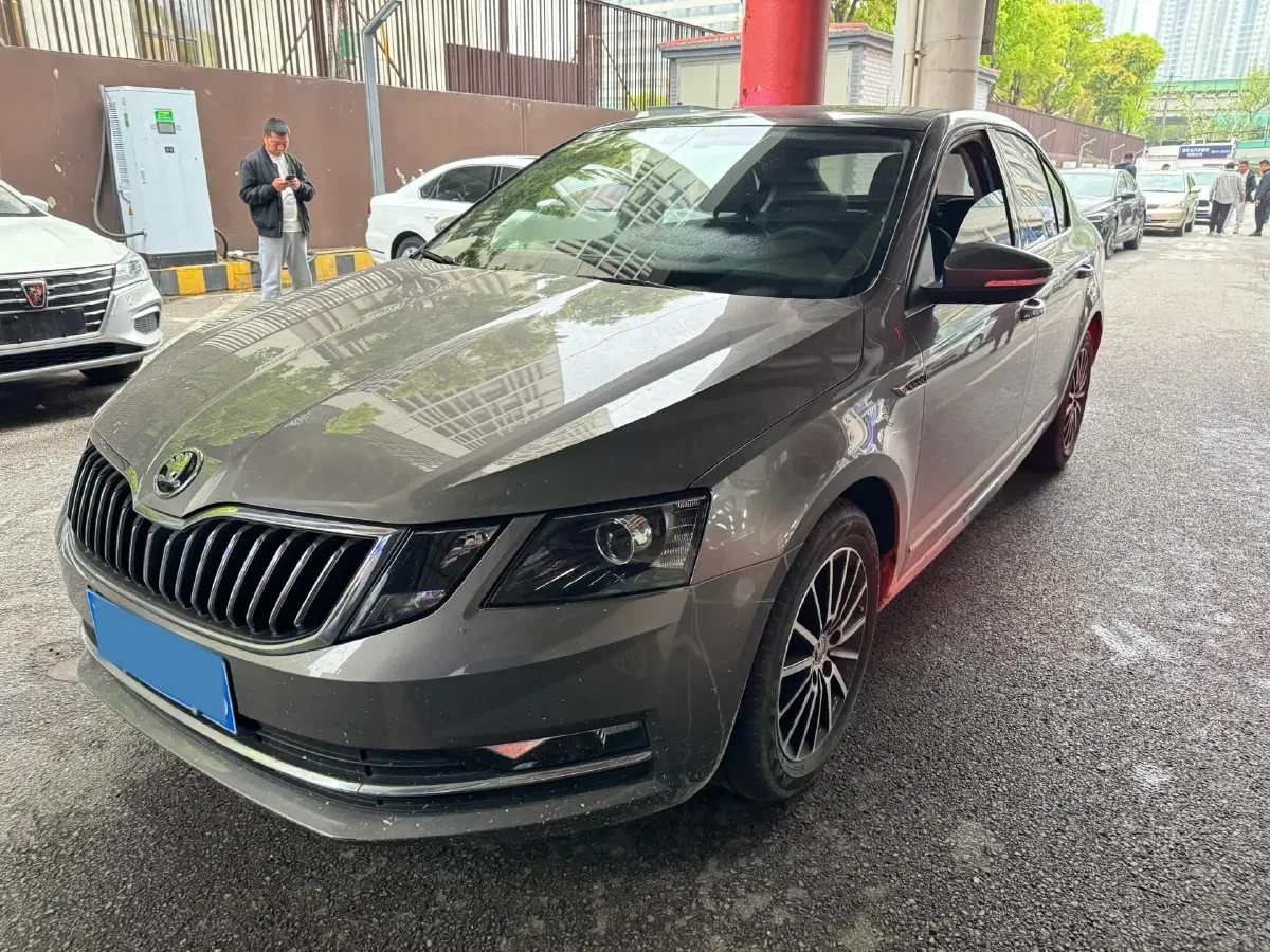 2019 Skoda Octavia 1.5L 116HP L4 6AT,autocango,china used car exporter,china ev exporter,chinese used car exporter,chinese used ev exporter
