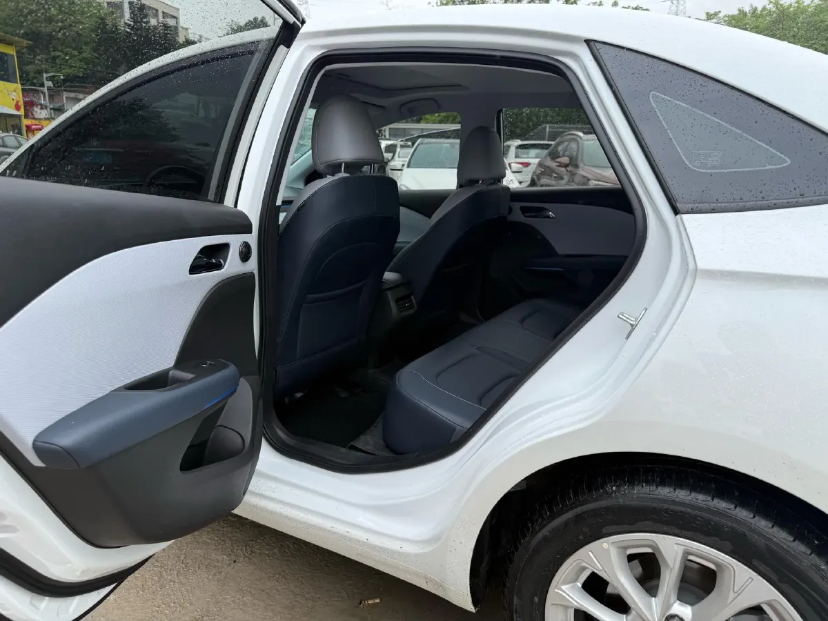 2023 Chevrolet Monza 1.5L 113HP L4 6DCT,autocango,china used car exporter,china ev exporter,chinese used car exporter,chinese used ev exporter