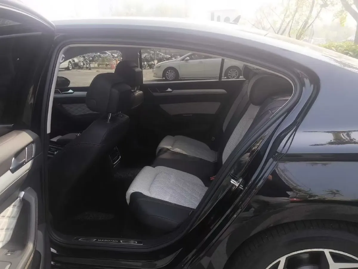 2023 Volkswagen Magotan 2.0T 186HP L4 7DCT,autocango,china used car exporter,china ev exporter,chinese used car exporter,chinese used ev exporter