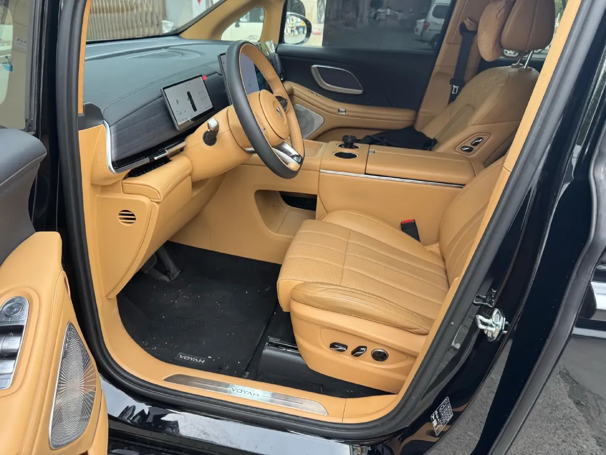 2026 Voyah Dream 1.5T 150HP L4 PHEV,autocango,china used car exporter,china ev exporter,chinese used car exporter,chinese used ev exporter