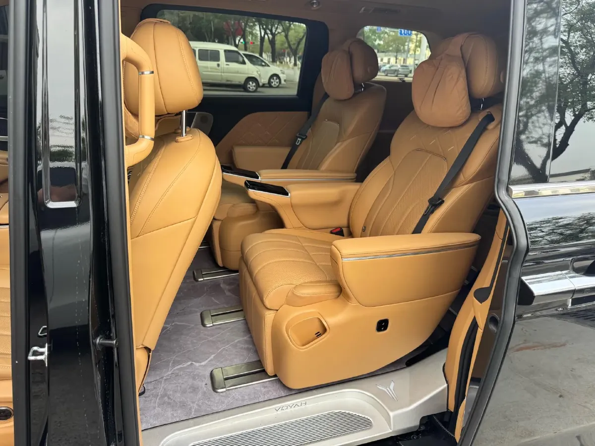 2026 Voyah Dream 1.5T 150HP L4 PHEV,autocango,china used car exporter,china ev exporter,chinese used car exporter,chinese used ev exporter