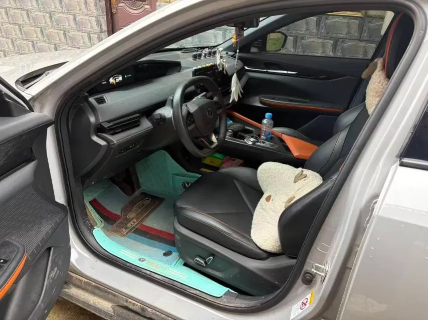 2022 ChangAn UNI-V 1.5T 188HP L4 7DCT,autocango,china used car exporter,china ev exporter,chinese used car exporter,chinese used ev exporter