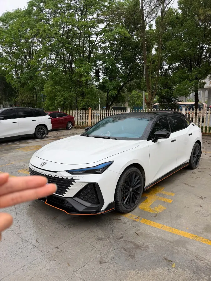 2024 ChangAn UNI-V 2.0T 233HP L4 8AT,autocango,china used car exporter,china ev exporter,chinese used car exporter,chinese used ev exporter