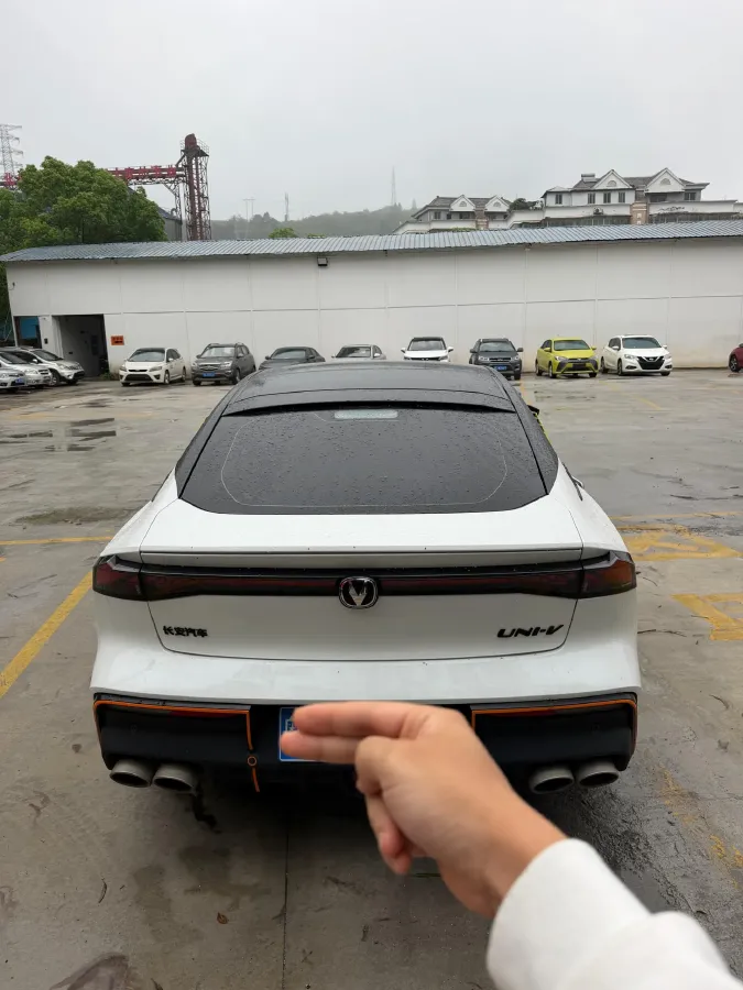 2024 ChangAn UNI-V 2.0T 233HP L4 8AT,autocango,china used car exporter,china ev exporter,chinese used car exporter,chinese used ev exporter