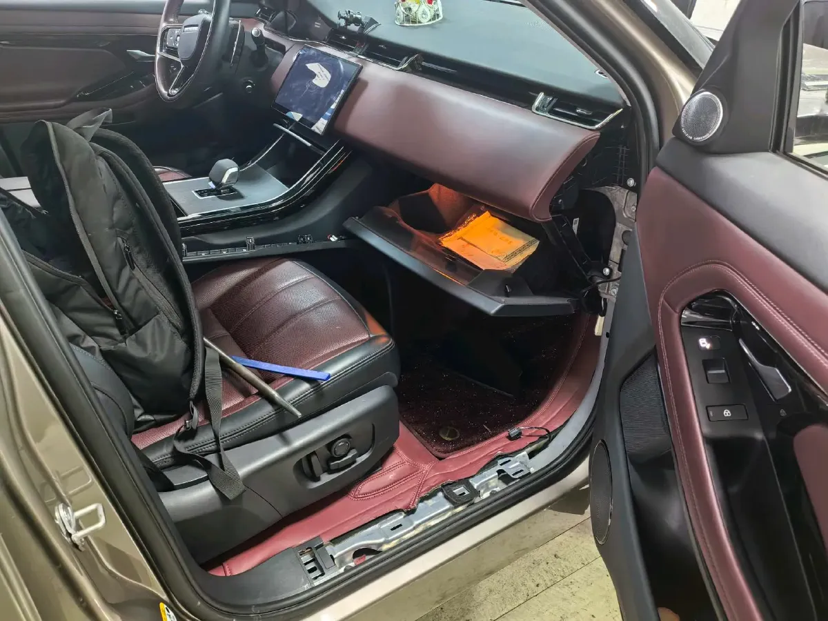 2024 Land Rover Range Rover Evoque 2.0T 249HP L4 9AT,autocango,china used car exporter,china ev exporter,chinese used car exporter,chinese used ev exporter