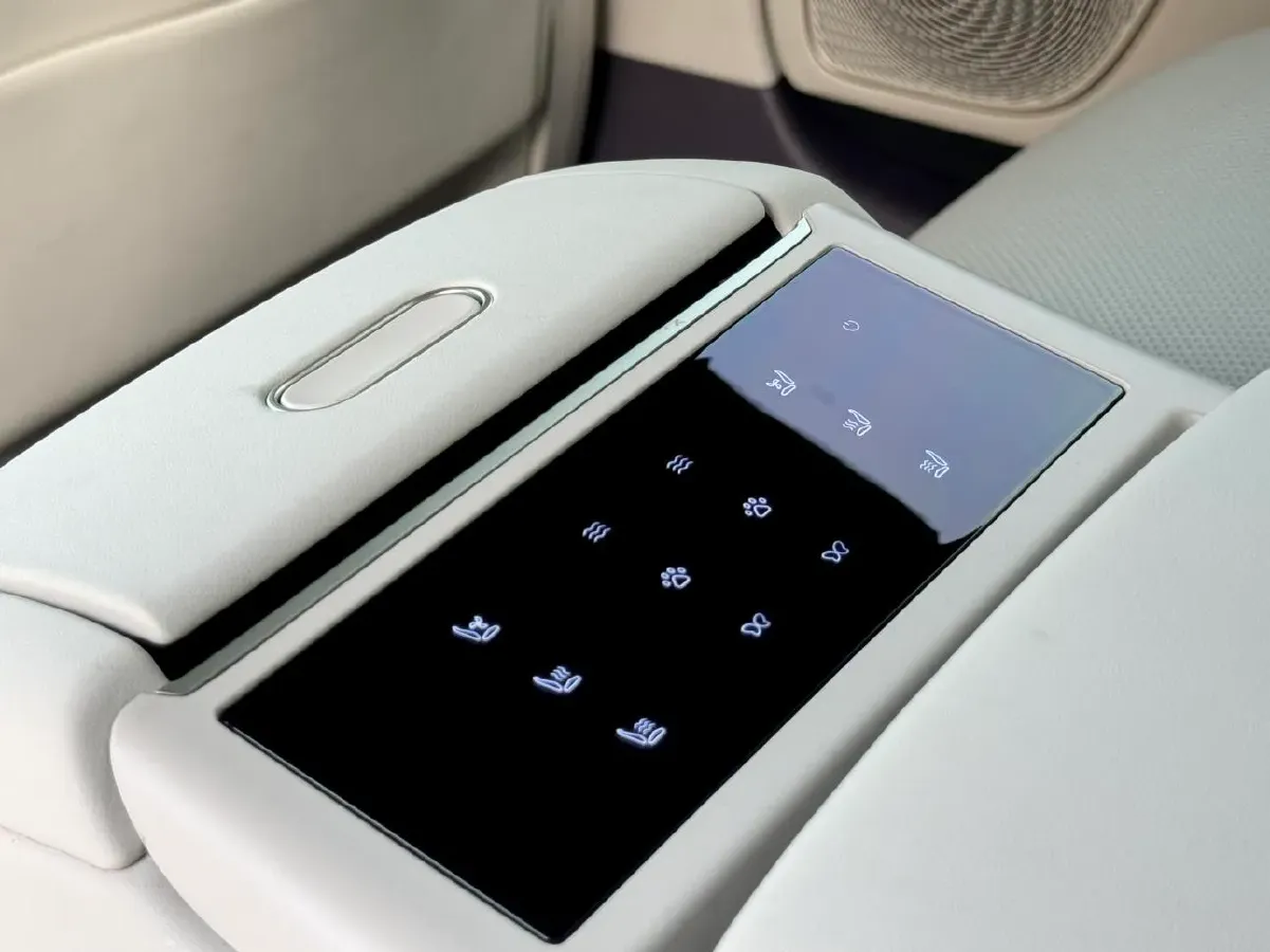 2025 Avatr 12 1.5T 156HP L4 REEV 39.05KWH,autocango,china used car exporter,china ev exporter,chinese used car exporter,chinese used ev exporter