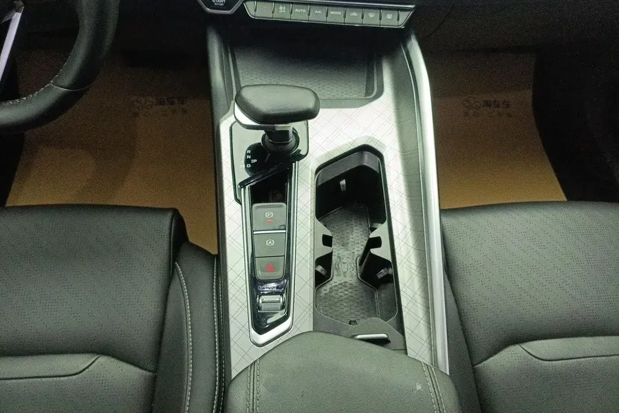 2023 Geely Preface 2.0T 190HP L4 7DCT,autocango,china used car exporter,china ev exporter,chinese used car exporter,chinese used ev exporter