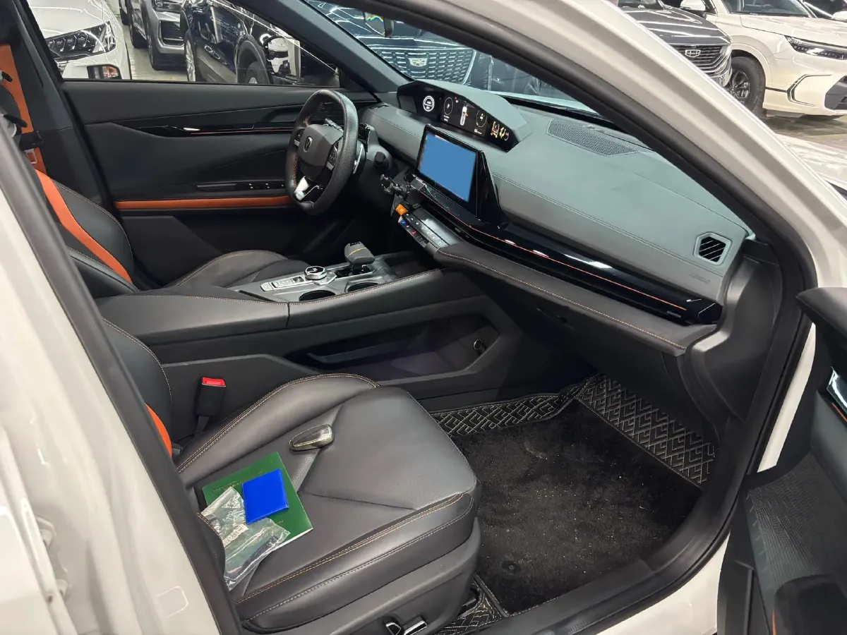 2022 ChangAn UNI-V 1.5T 188HP L4 7DCT,autocango,china used car exporter,china ev exporter,chinese used car exporter,chinese used ev exporter