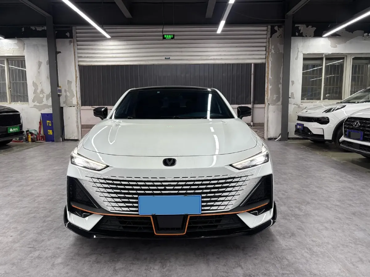 2022 ChangAn UNI-V 1.5T 188HP L4 7DCT,autocango,china used car exporter,china ev exporter,chinese used car exporter,chinese used ev exporter