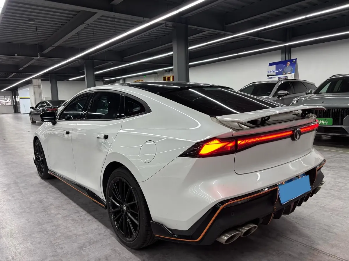 2022 ChangAn UNI-V 1.5T 188HP L4 7DCT,autocango,china used car exporter,china ev exporter,chinese used car exporter,chinese used ev exporter