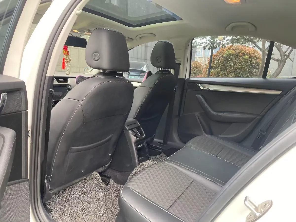 2018 Skoda Octavia 1.2T 116HP L4 7DCT,autocango,china used car exporter,china ev exporter,chinese used car exporter,chinese used ev exporter