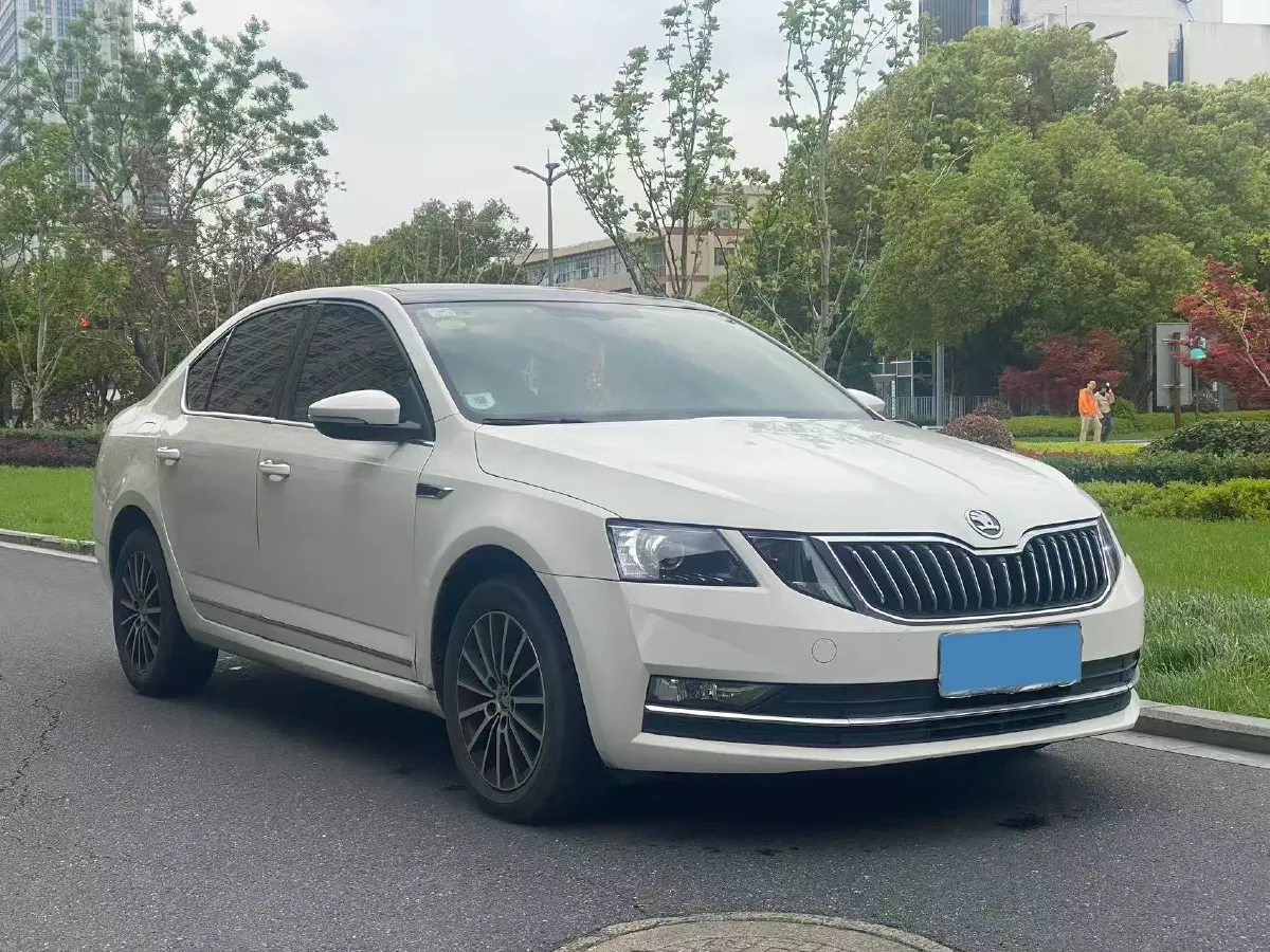 2018 Skoda Octavia 1.2T 116HP L4 7DCT,autocango,china used car exporter,china ev exporter,chinese used car exporter,chinese used ev exporter