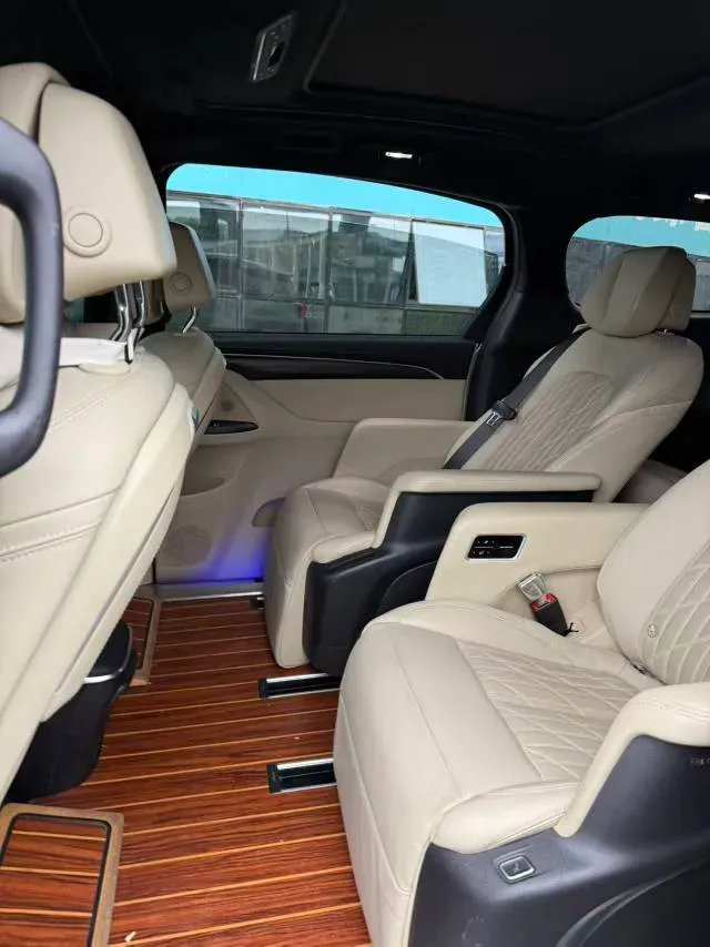 2022 Buick GL8 2.0T 237HP L4 9AT,autocango,china used car exporter,china ev exporter,chinese used car exporter,chinese used ev exporter