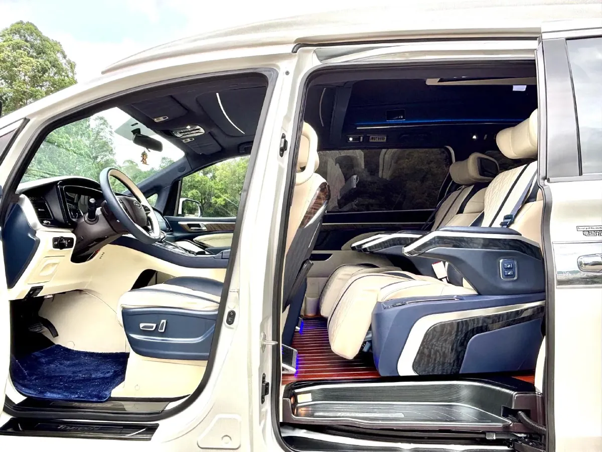 2021 GAC Trumpchi M8 2.0T 252HP L4 8AT,autocango,china used car exporter,china ev exporter,chinese used car exporter,chinese used ev exporter