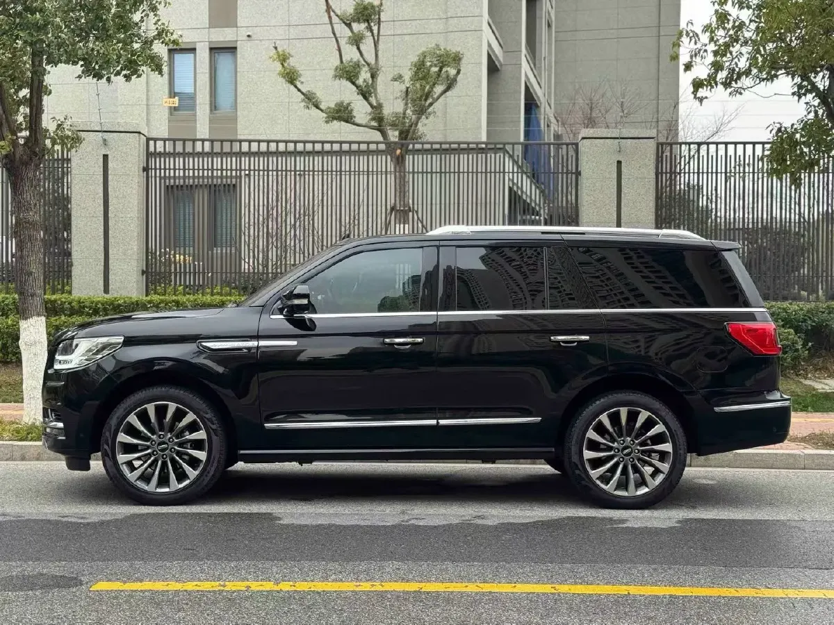 2019 Lincoln Navigator 3.5T 388HP V6 10AT,autocango,china used car exporter,china ev exporter,chinese used car exporter,chinese used ev exporter