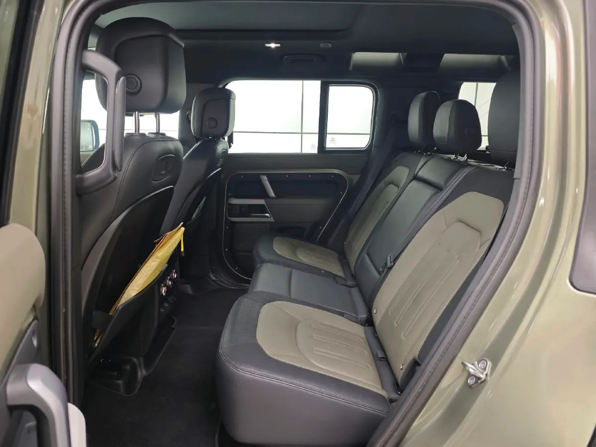 2022 Land Rover Defender 3.0T 400HP L6 8AT,autocango,china used car exporter,china ev exporter,chinese used car exporter,chinese used ev exporter