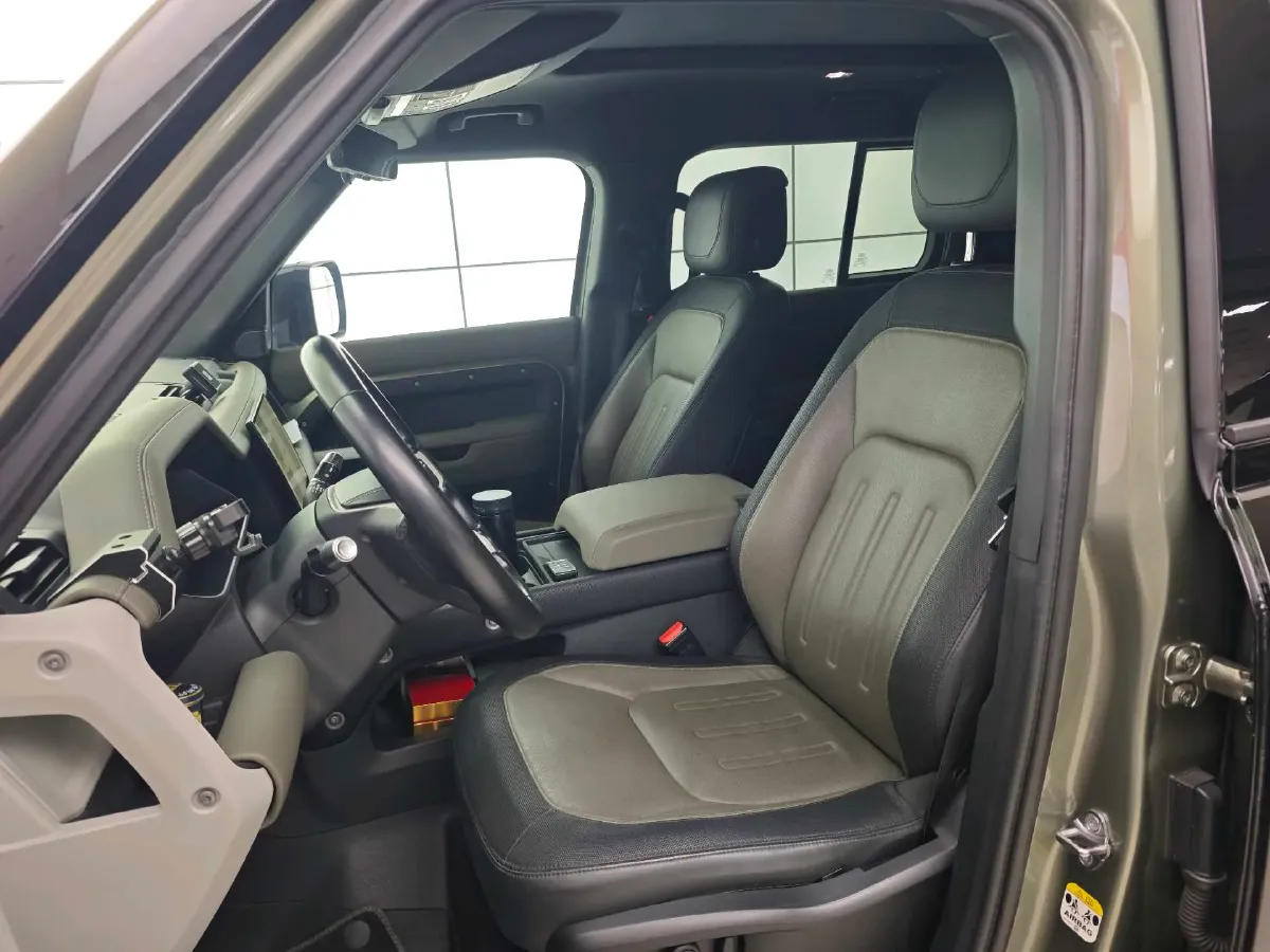 2022 Land Rover Defender 3.0T 400HP L6 8AT,autocango,china used car exporter,china ev exporter,chinese used car exporter,chinese used ev exporter