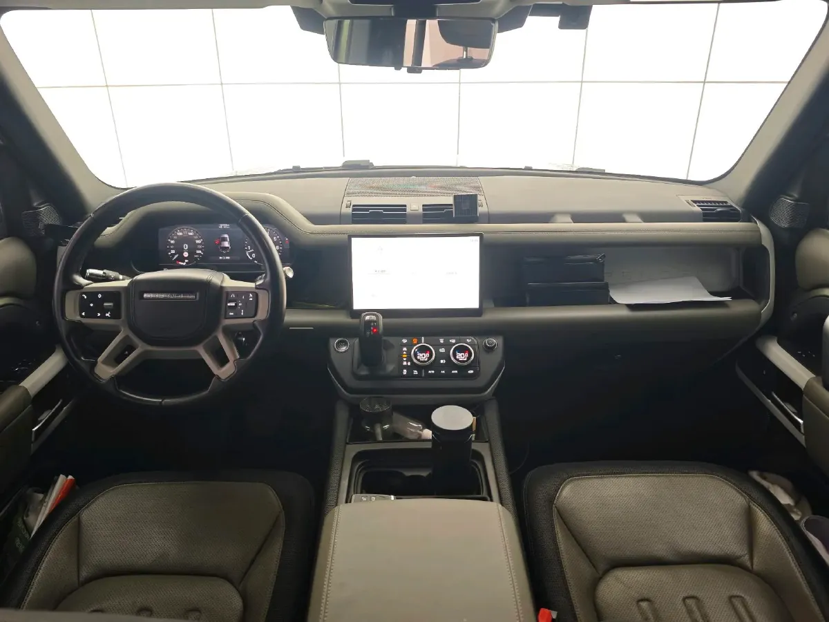 2022 Land Rover Defender 3.0T 400HP L6 8AT,autocango,china used car exporter,china ev exporter,chinese used car exporter,chinese used ev exporter
