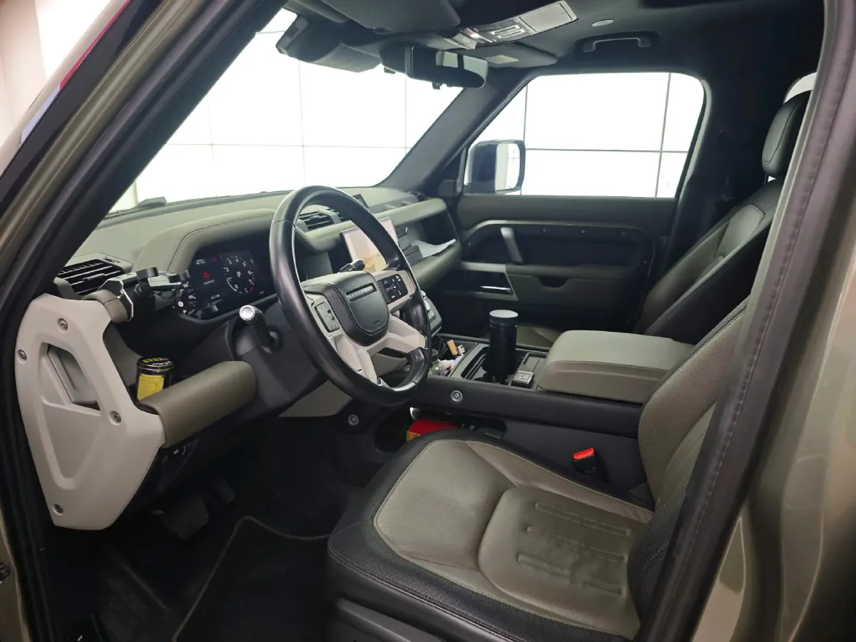 2022 Land Rover Defender 3.0T 400HP L6 8AT,autocango,china used car exporter,china ev exporter,chinese used car exporter,chinese used ev exporter