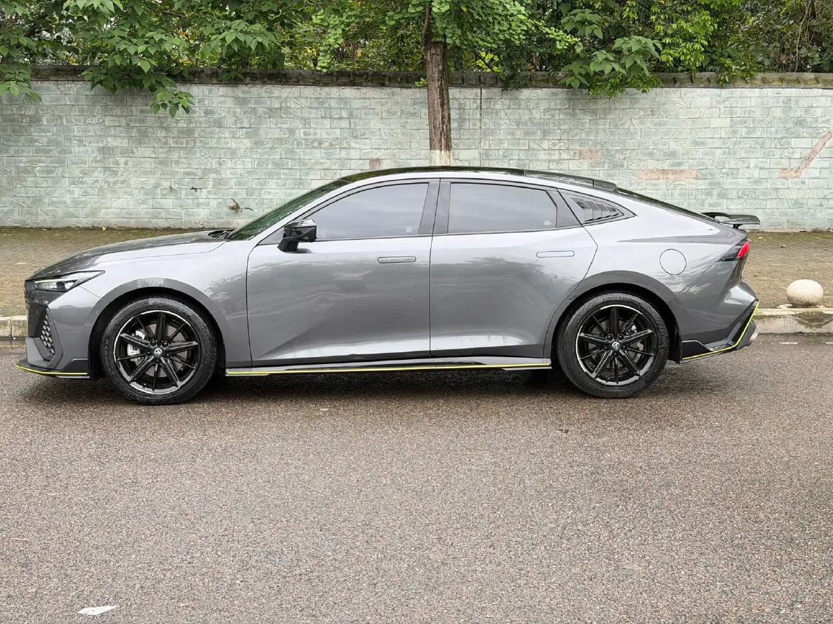 2022 ChangAn UNI-V 2.0T 233HP L4 8AT,autocango,china used car exporter,china ev exporter,chinese used car exporter,chinese used ev exporter