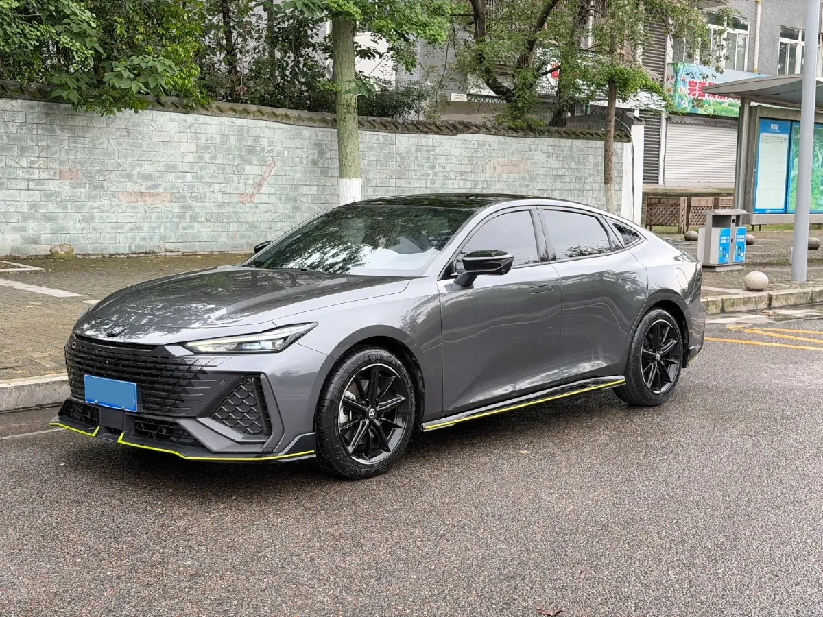 2022 ChangAn UNI-V 2.0T 233HP L4 8AT,autocango,china used car exporter,china ev exporter,chinese used car exporter,chinese used ev exporter