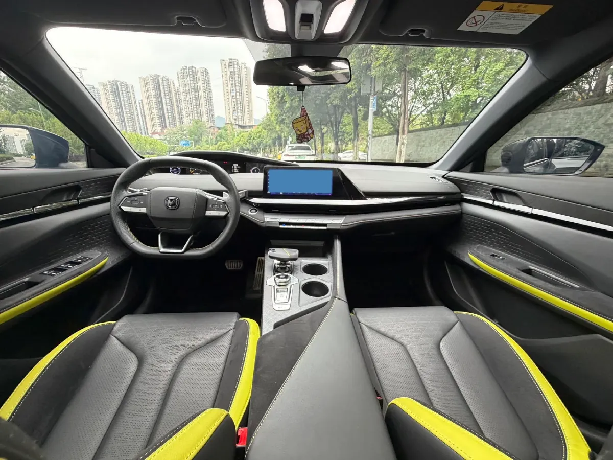 2022 ChangAn UNI-V 2.0T 233HP L4 8AT,autocango,china used car exporter,china ev exporter,chinese used car exporter,chinese used ev exporter