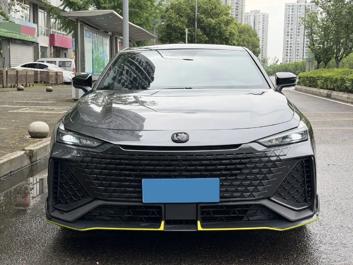2022 ChangAn UNI-V 2.0T 233HP L4 8AT,autocango,china used car exporter,china ev exporter,chinese used car exporter,chinese used ev exporter