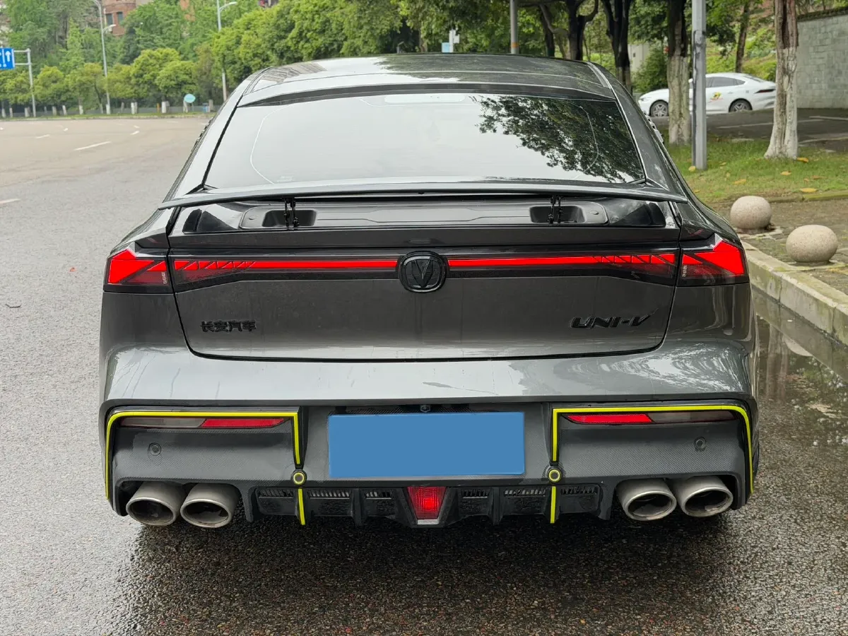 2022 ChangAn UNI-V 2.0T 233HP L4 8AT,autocango,china used car exporter,china ev exporter,chinese used car exporter,chinese used ev exporter