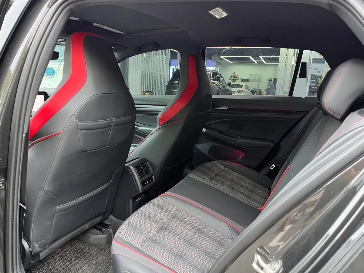 2023 Volkswagen GolfGTI 2.0T 220HP L4 7DCT,autocango,china used car exporter,china ev exporter,chinese used car exporter,chinese used ev exporter