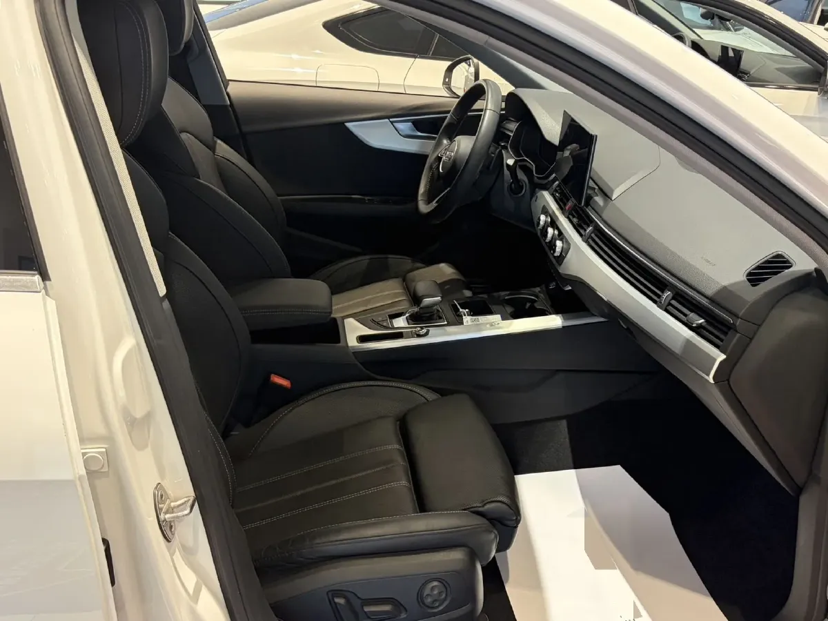 2020 Audi A4L 2.0T 190HP L4 7DCT,autocango,china used car exporter,china ev exporter,chinese used car exporter,chinese used ev exporter