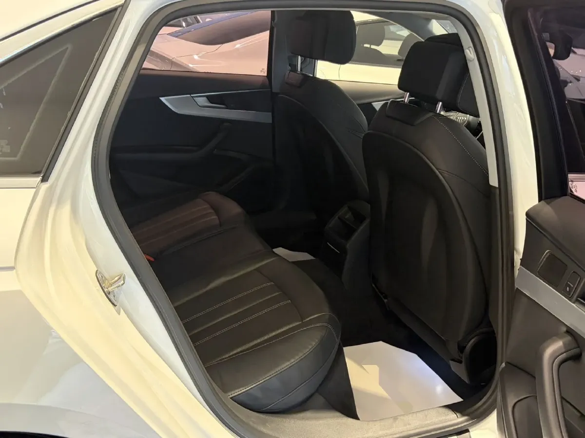 2020 Audi A4L 2.0T 190HP L4 7DCT,autocango,china used car exporter,china ev exporter,chinese used car exporter,chinese used ev exporter