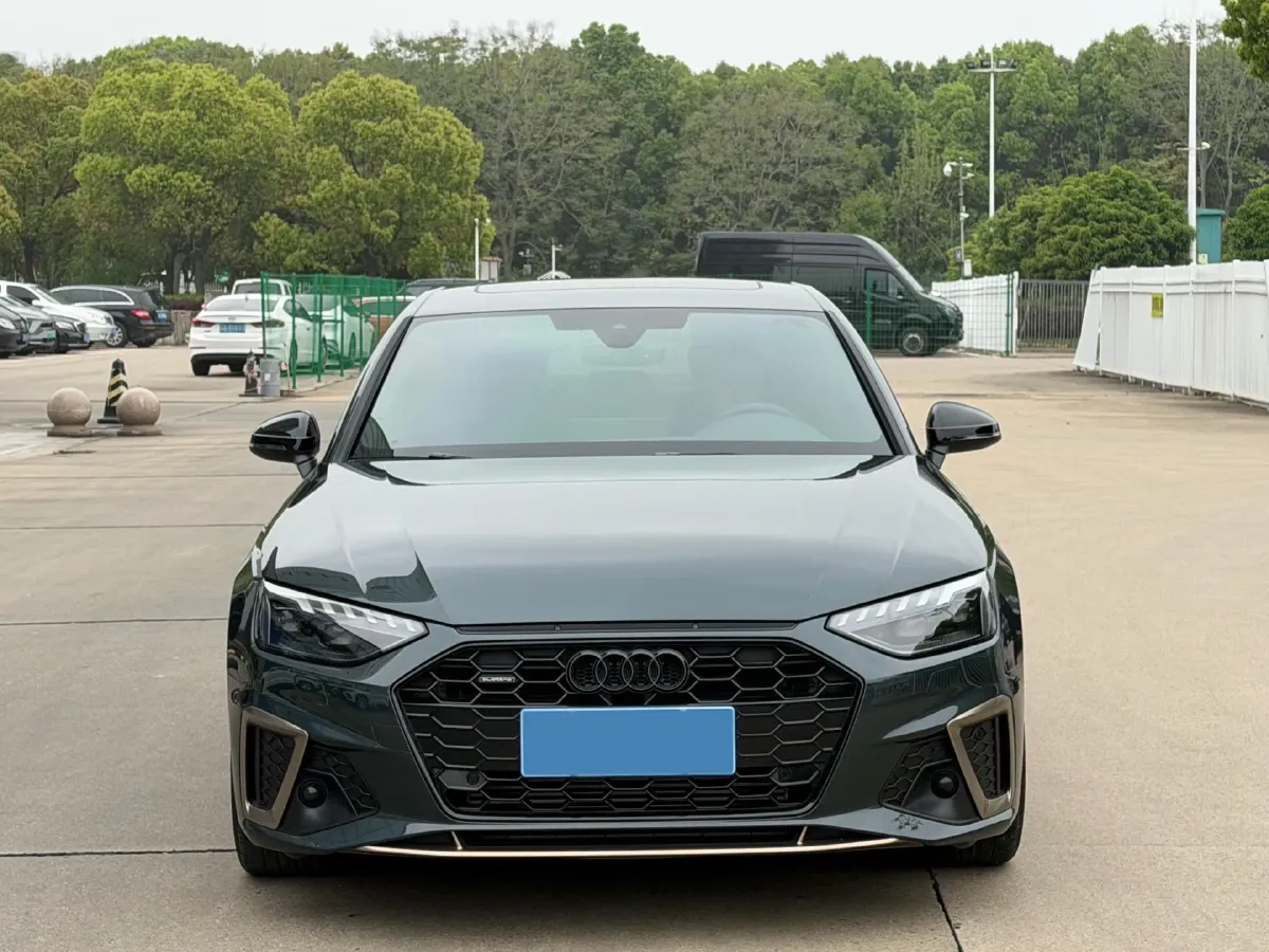 2024 Audi A4L 2.0T 190HP L4 7DCT,autocango,china used car exporter,china ev exporter,chinese used car exporter,chinese used ev exporter